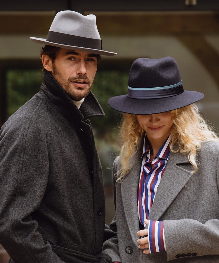 Which 10 fibres, weaves, and finishes produce long-wearing cap cloths?