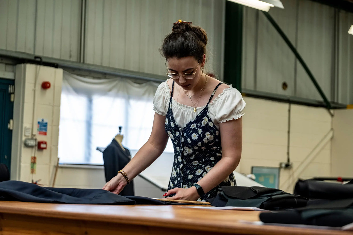 What are the three tests hatmakers use to evaluate British cloth?